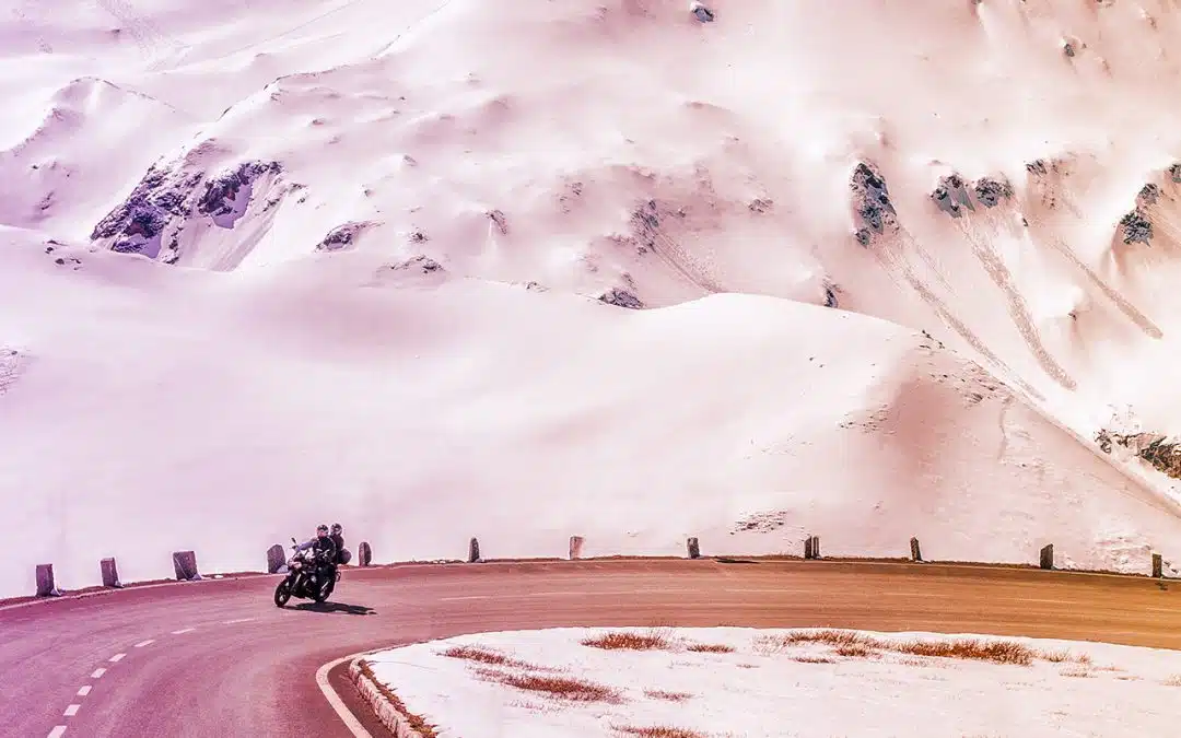 Moto in inverno: itinerari e consigli per chi non vuole rinunciare alle due ruote