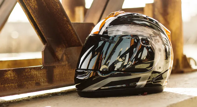 Pulire la visiera e il casco della moto: i consigli di Verti