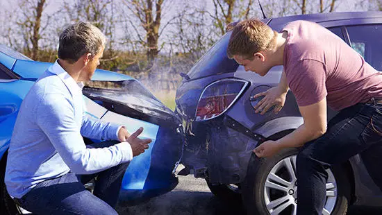 Incidente con targa estera: cosa fare