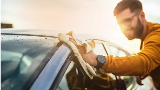 Lucidare l’auto fai-da-te: i nostri consigli per un risultato perfetto